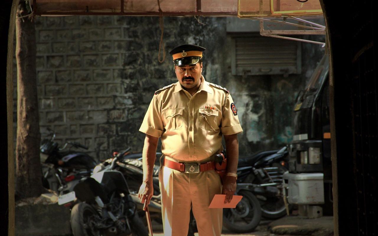 Anurag Kashyap shares his experience of playing a laidback inspector in Ghoomketu. Find out!