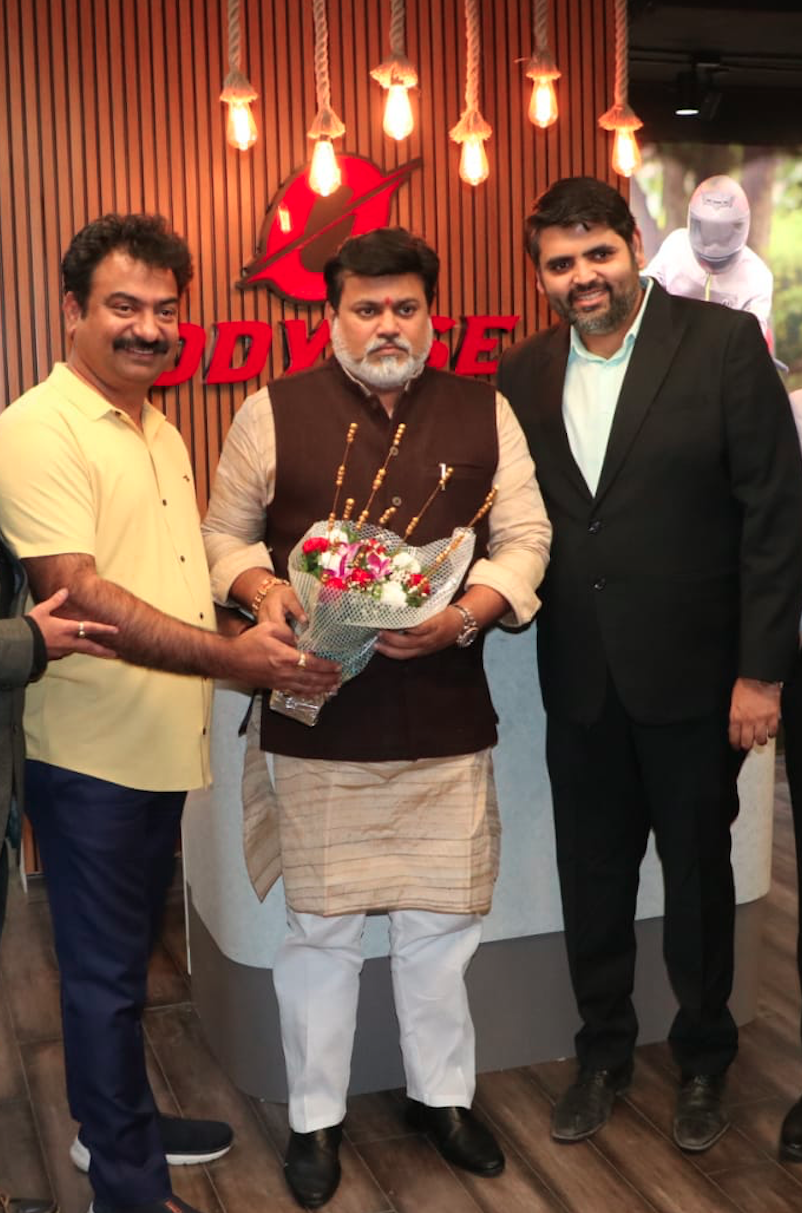 Odysse Electric Vehicles inaugurates Mumbai’s largest showroom of Electric Scooter and Bikes in