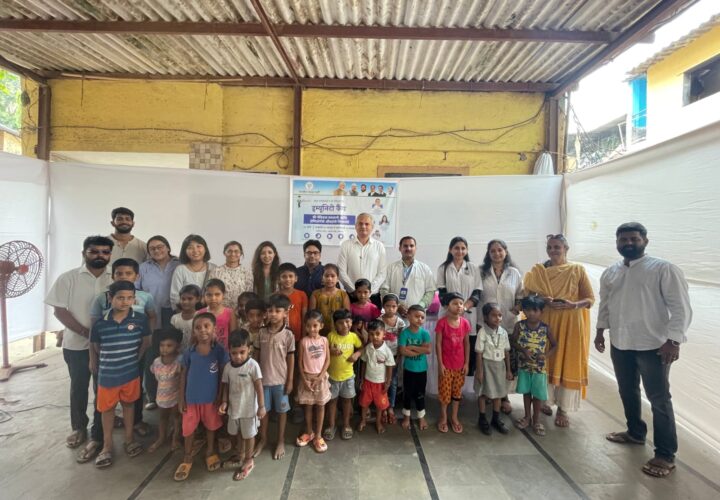 Adv.Makarand Narwekar  Inaugurates FREE Health Camp at Colaba