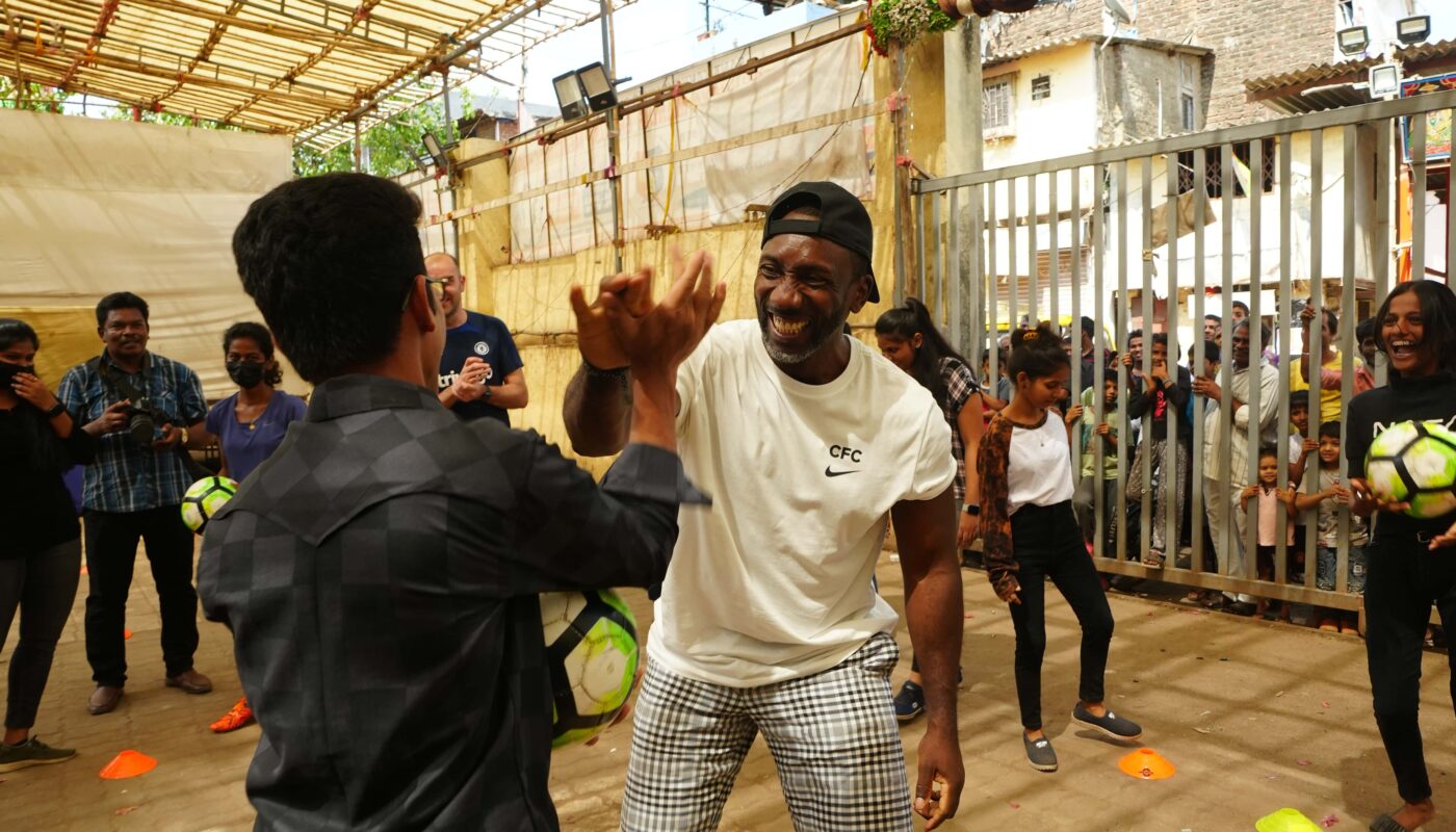 Chelsea Football Club Legend Jimmy Floyd Hasselbaink visits Mumbai and Conducts Coaching Clinic in Dharavi 