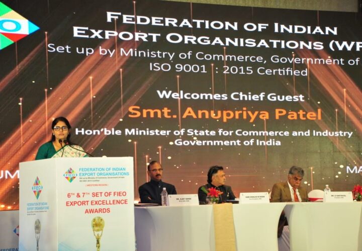 Union Minister of State for Commerce & Industry confers awards to top performers at the 6th and 7th Set of Export Excellence Awards organised by the Federation of Indian Export Organisations (WR)