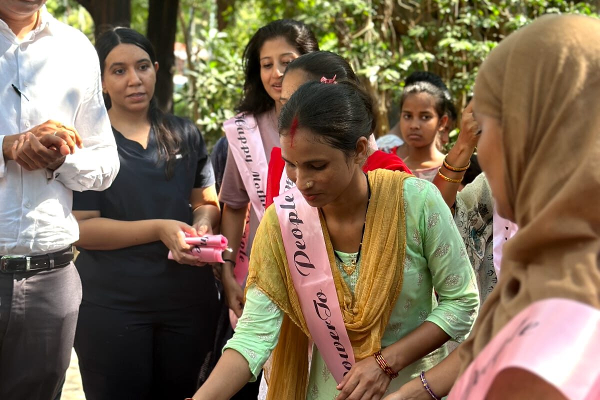 Advocate and Former Corporator Makarand Narwekar felicitate 2023 mothers on Mother’s Day