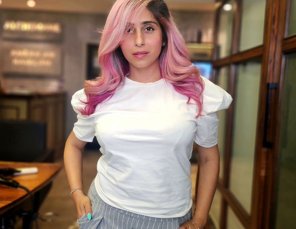 Neha Bhasin is your quintessential trendsetter, ditches blonde to get a special all-pink hairdo to woo fans