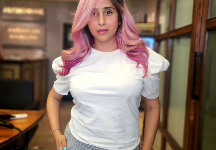 Neha Bhasin is your quintessential trendsetter, ditches blonde to get a special all-pink hairdo to woo fans