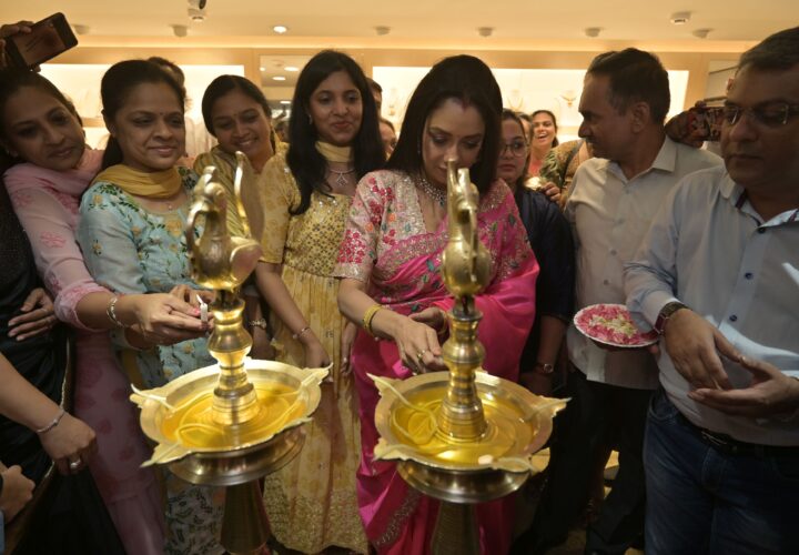 Scintillating Rupali Ganguly Inaugurates Manubhai Jewellers’ – Thane Store