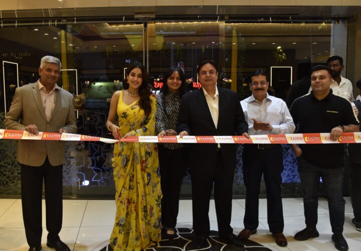 Janhvi Kapoor unveils Kalyan Jewellers’ 2 new showrooms in Mumbai at Goregaon and Bandra