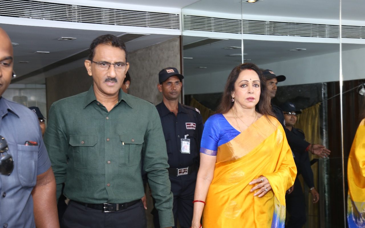 HEMA MALINI & MADHUR BHANDARKAR LAUNCHES A TRIBUTE TO INDIAN ARMY WITH ATHARVA FOUNDATION