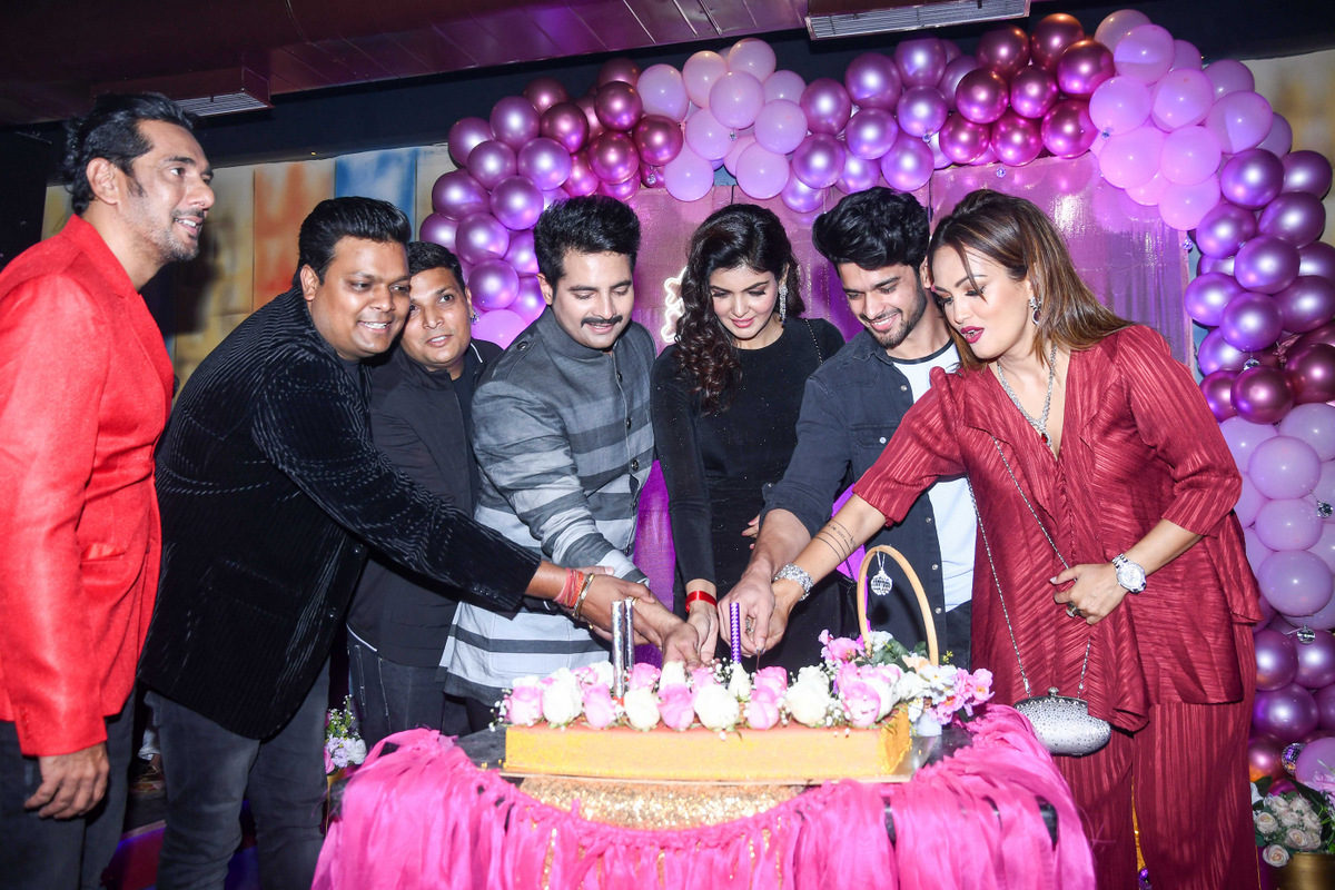 OFFCIAL LAUNCH OF “CLUB BOMBAY, AT SHEESHA SKY LOUNGE”, JUHU SPEARHEADED BY ROHIT KUMAR OF RANGREZAA HOSPITALITY- TREAT YOURSELF TO THE MOST DELICIOUS DELHI CUISINE  Along with Success bash of Karan Mehra’s chart buster track “Bewafa Tera Masoom Chehra”