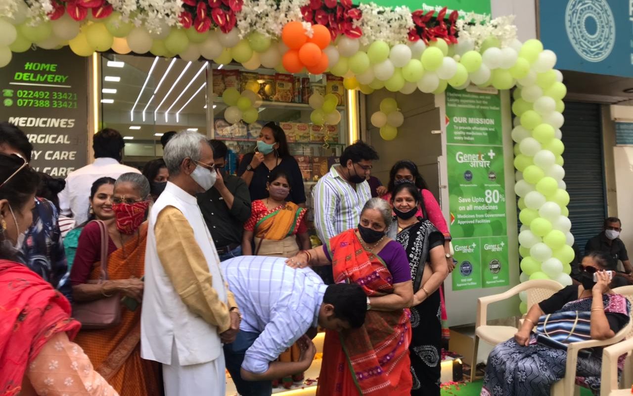 Generic Aadhaar Opens Door with its Retails Franchise Store in Mumbai at Girgaon