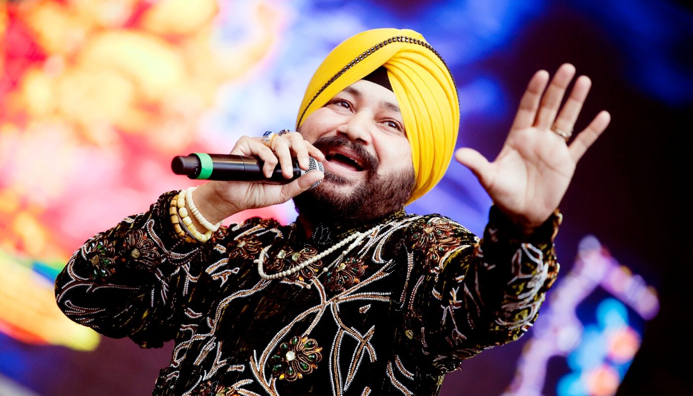 After a wave of motivational songs, Daler Mehndi is now out with his new hit wedding song for “Hum Do Humare Do”.