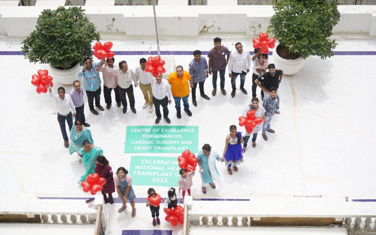 Heart transplant patients make first-ever human heart chain as a sign of gratitude