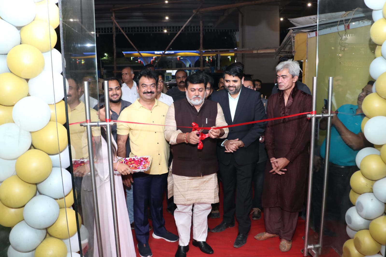 Odysse Electric Vehicles inaugurates Mumbai’s largest showroom of Electric Scooter and Bikes in